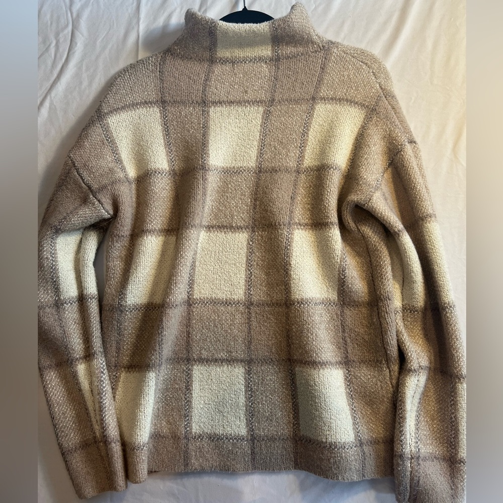 Women’s turtle neck sweater, size XS